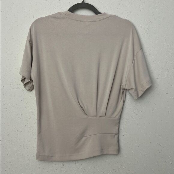 New OGL Sandwashed Crewneck Short Sleeve Tucked
Tee - Morning Mist Size S - Picture 5 of 13